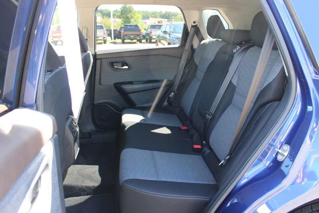 Used 2023 Nissan Rogue SV AWD/4WD image 29
