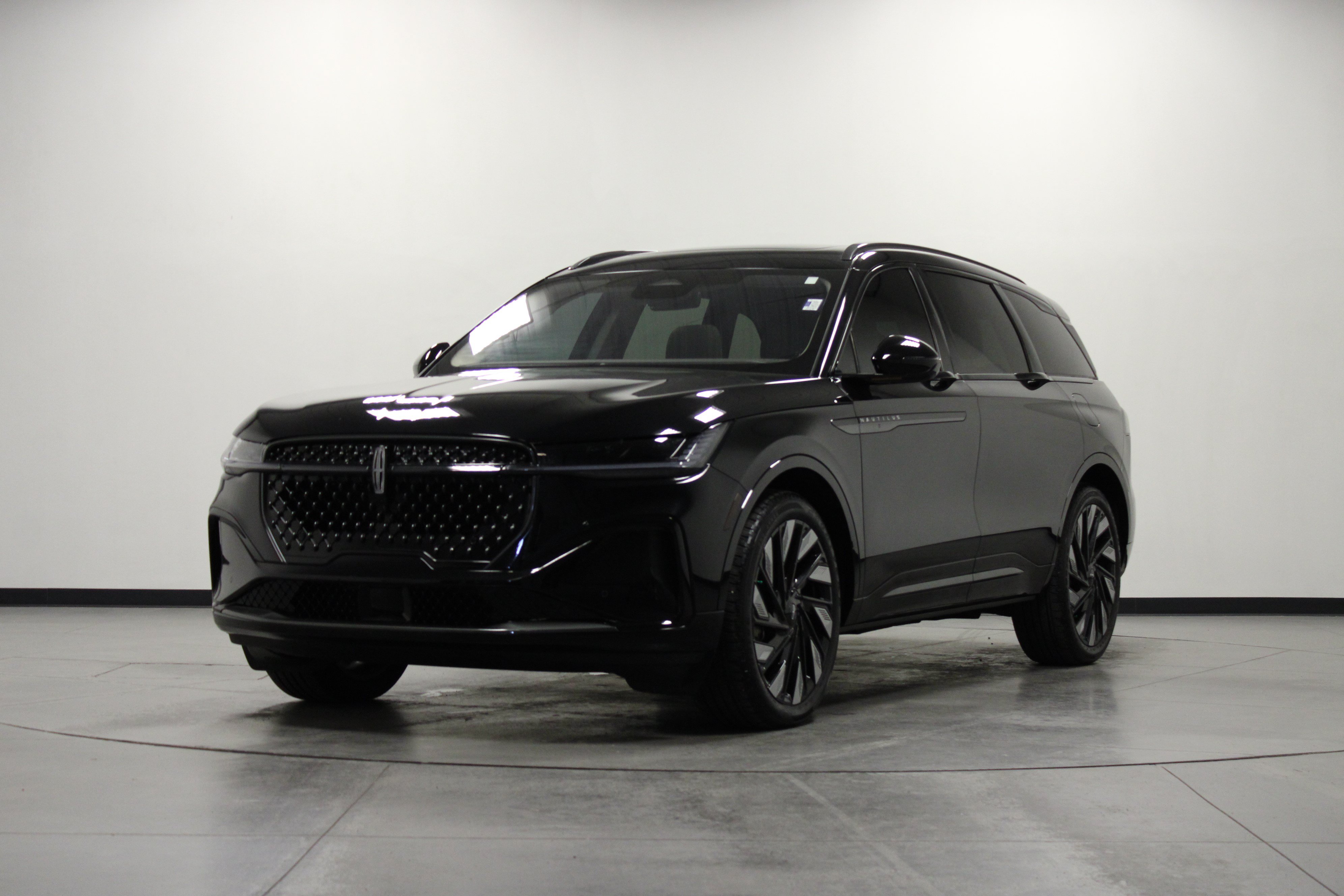 Used 2025 Lincoln Nautilus Reserve w/ Jet Appearance Package AWD/4WD image 8