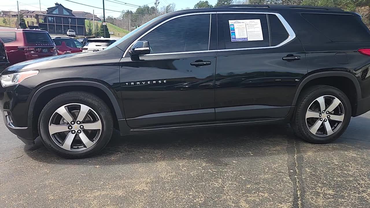 Used 2020 Chevrolet Traverse LT w/ LT Premium Package image 5