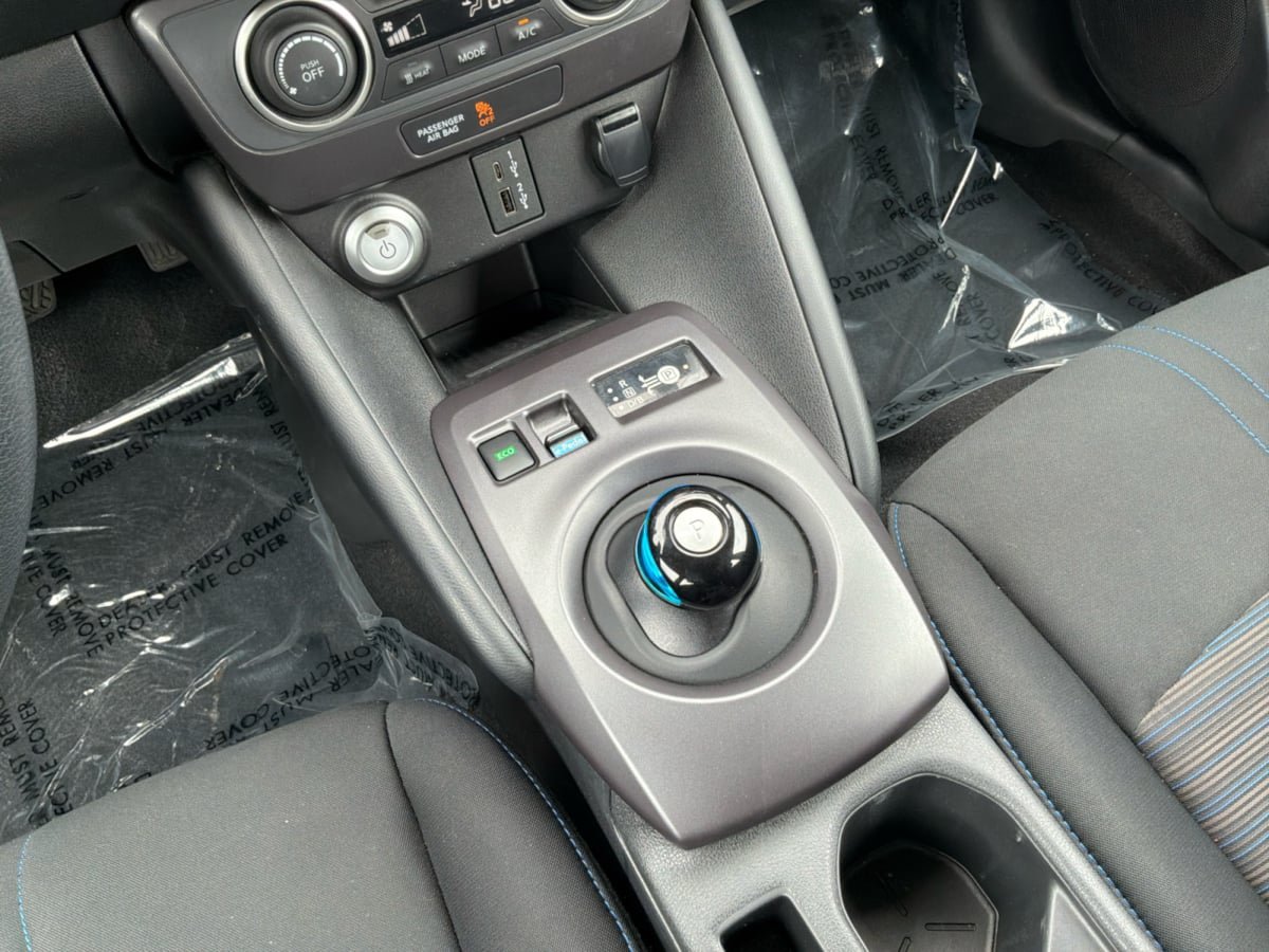 Used 2024 Nissan Leaf S FWD image 16