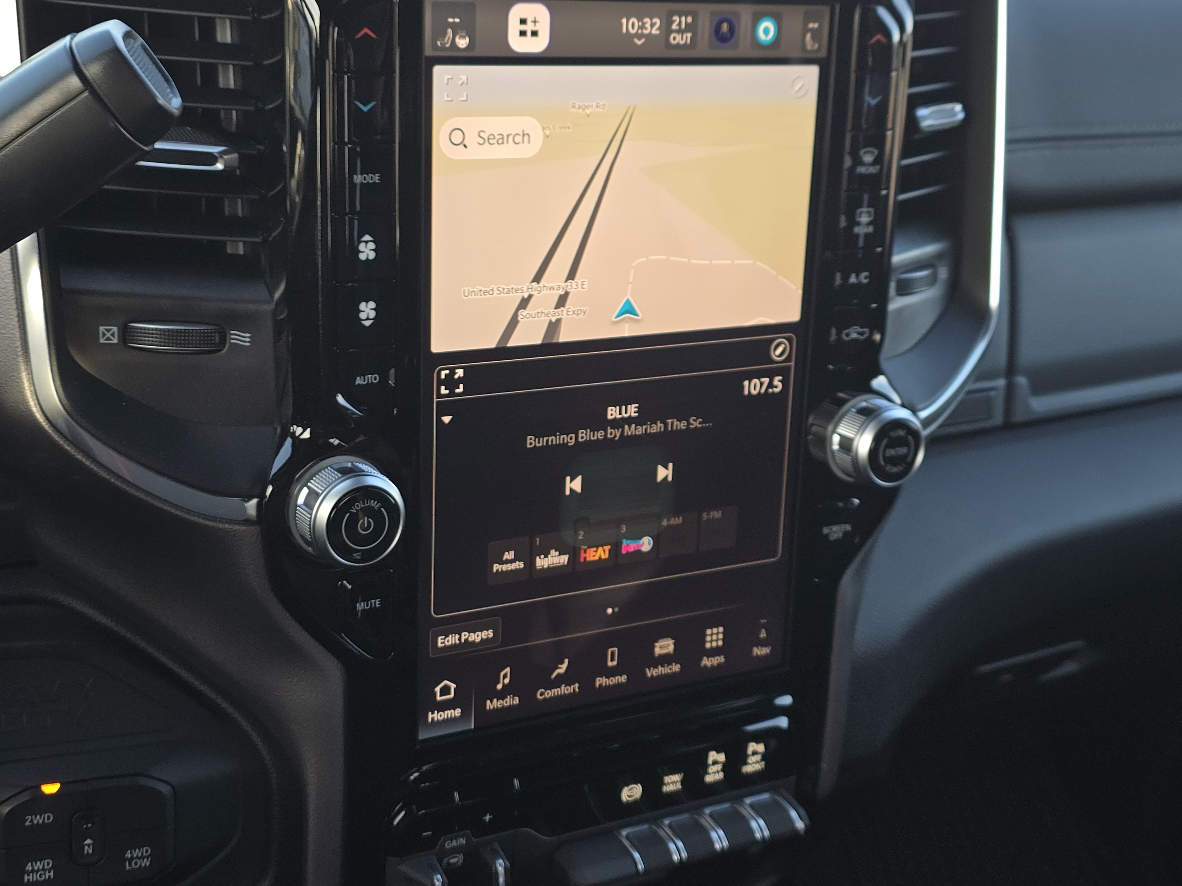 New 2026 RAM 2500 Laramie AWD/4WD image 32