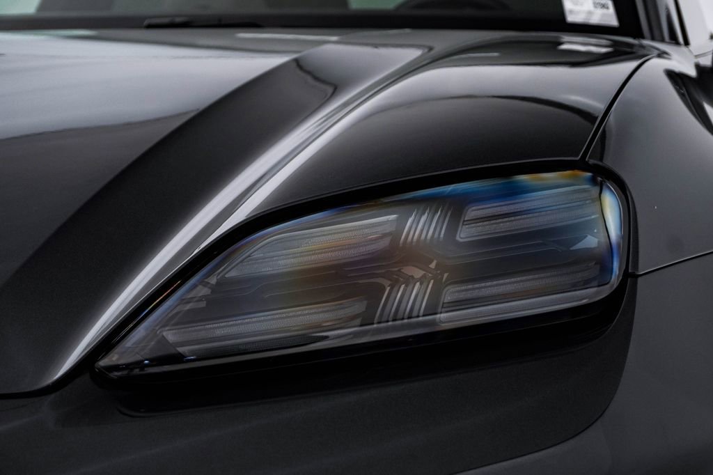 Certified 2025 Porsche Macan 4S Electric AWD/4WD image 7