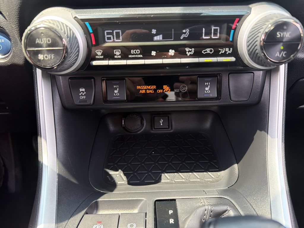 Used 2021 Toyota RAV4 XSE w/ XSE Grade Weather Package AWD/4WD image 17