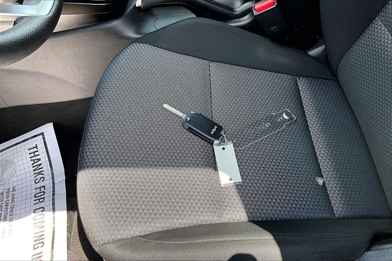 Used 2025 Kia Soul LX w/ LX Technology Package FWD image 35