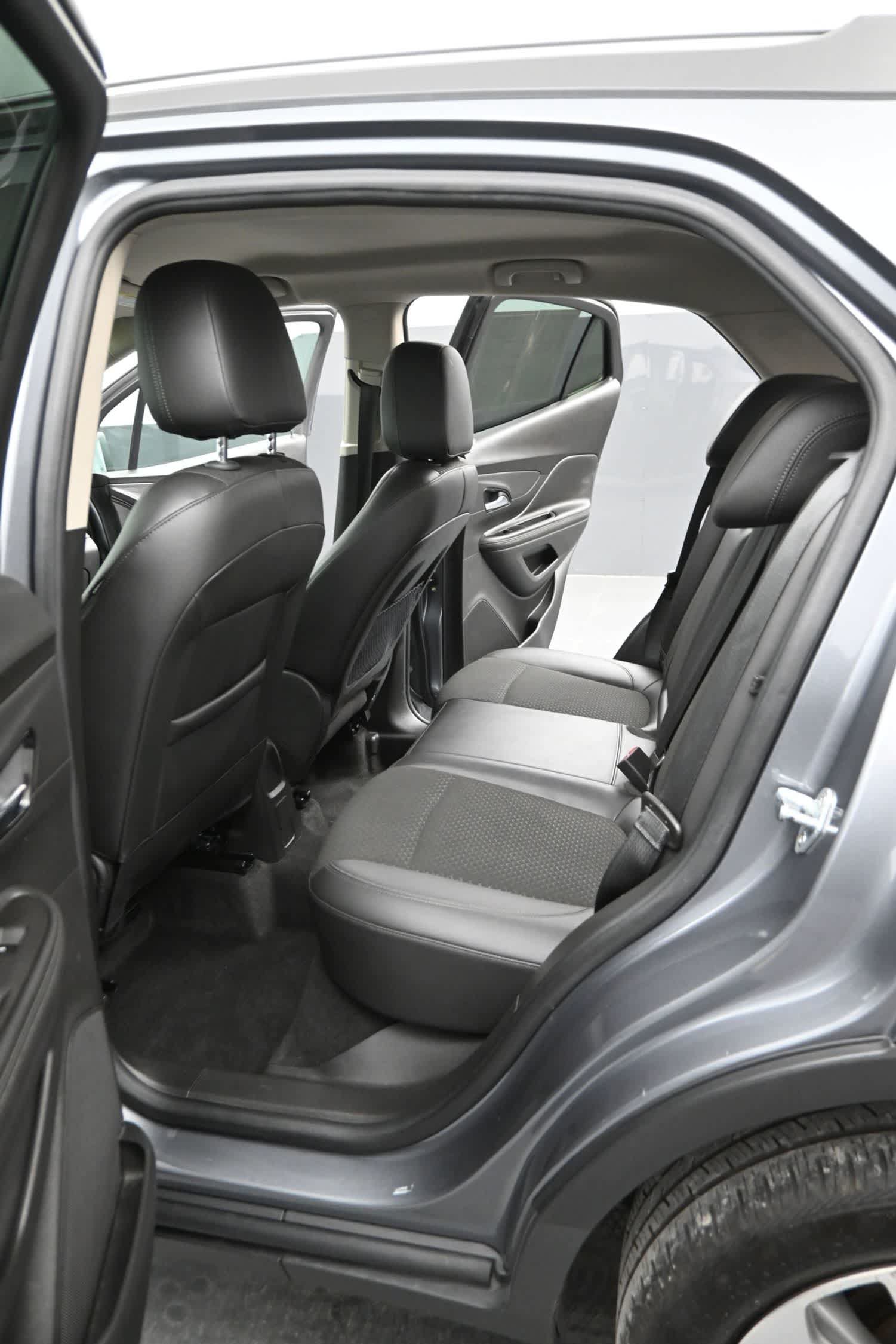 Used 2014 Chevrolet Tahoe LT w/ Luxury Package RWD image 15