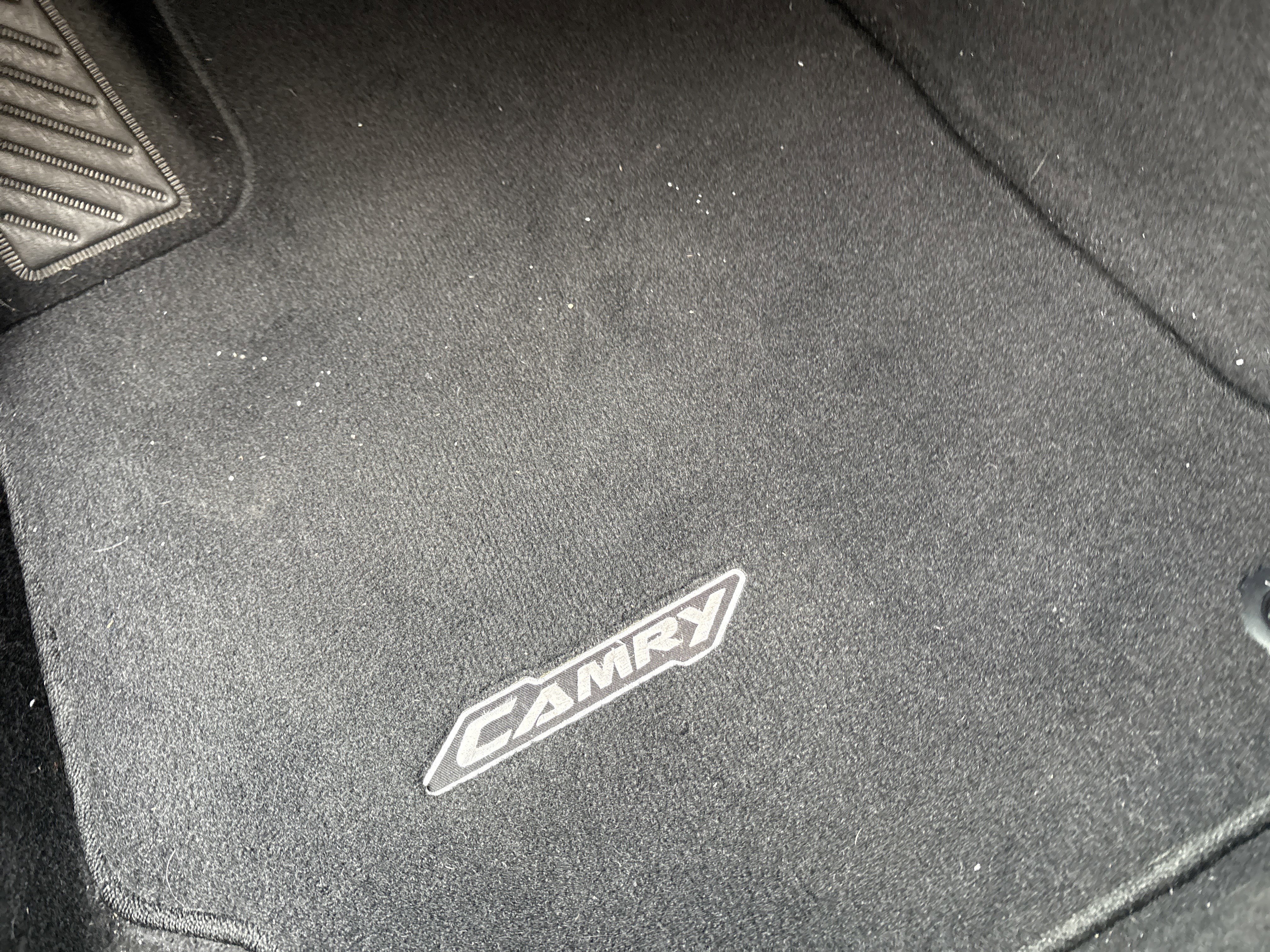 Used 2015 Toyota Camry XSE image 17