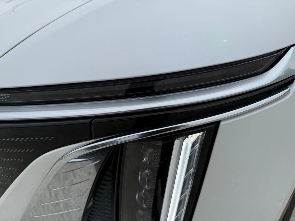 Certified 2024 Cadillac Lyriq Luxury w/ LPO, Floor Liner Package AWD/4WD image 9