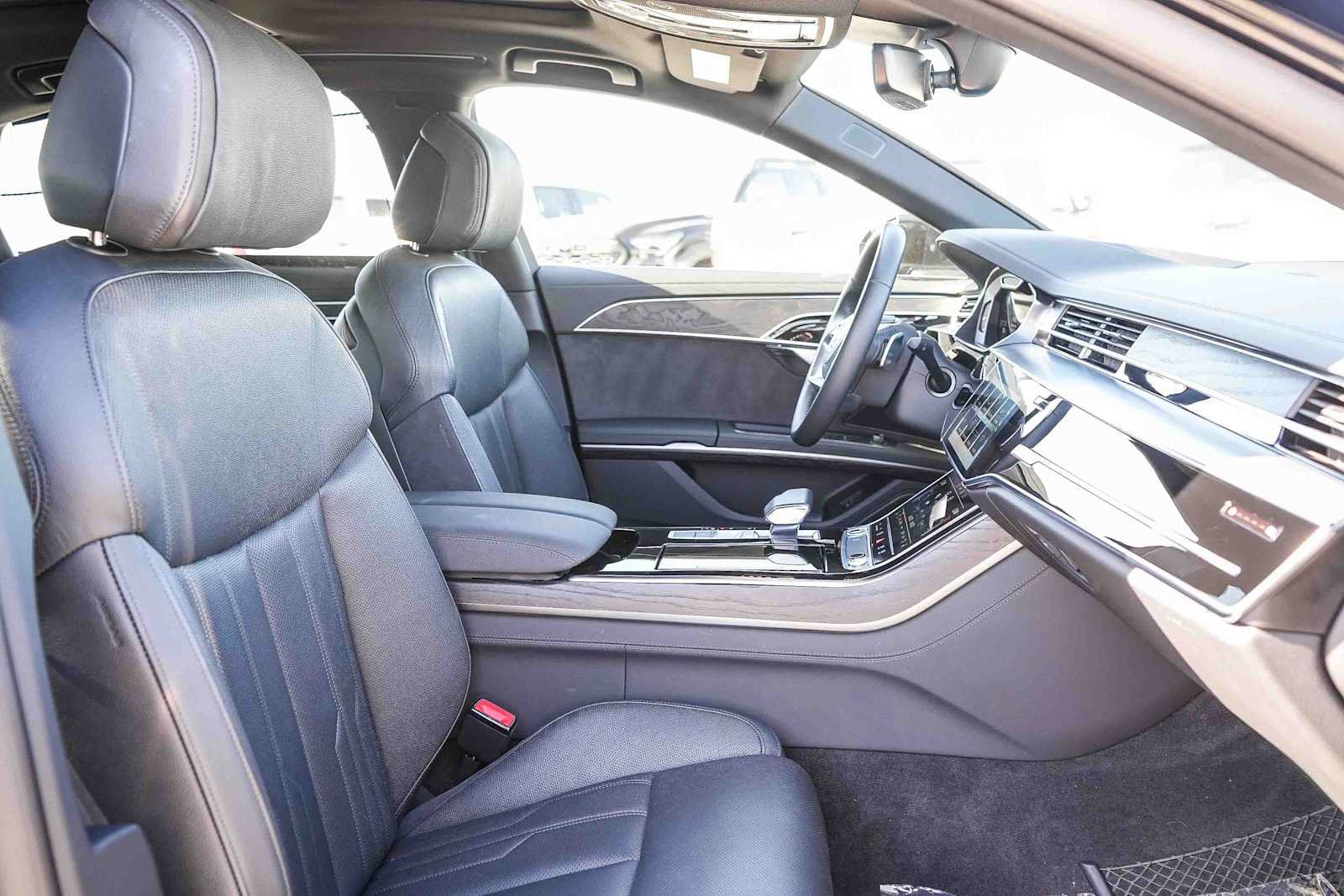 Used 2025 Audi A8 L 3.0T AWD/4WD image 24