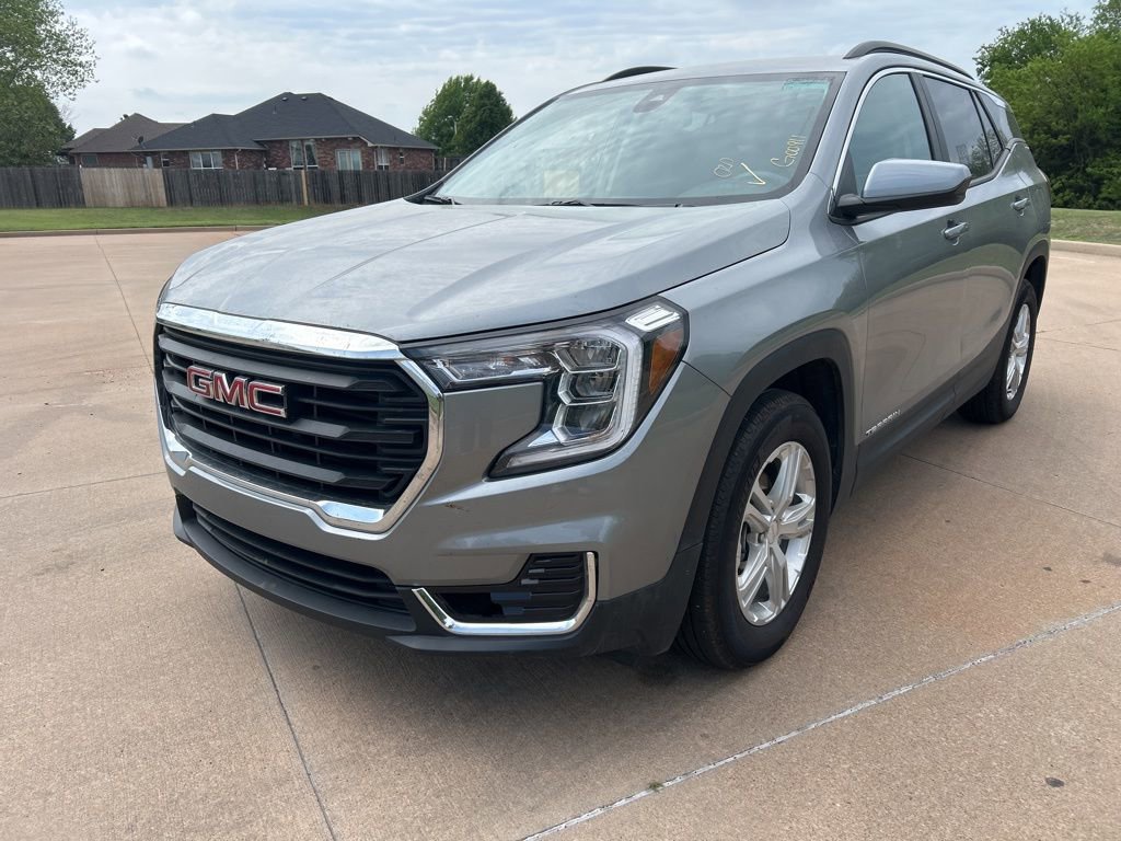 Used 2024 GMC Terrain SLE w/ Driver Convenience Package FWD image 1