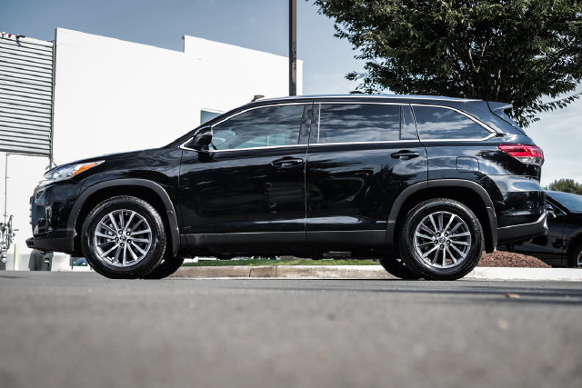 Used 2019 Toyota Highlander XLE AWD/4WD image 15