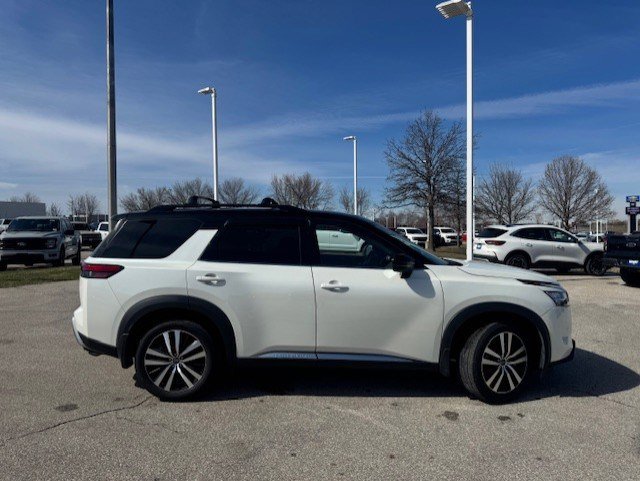 Used 2024 Nissan Pathfinder Platinum image 10