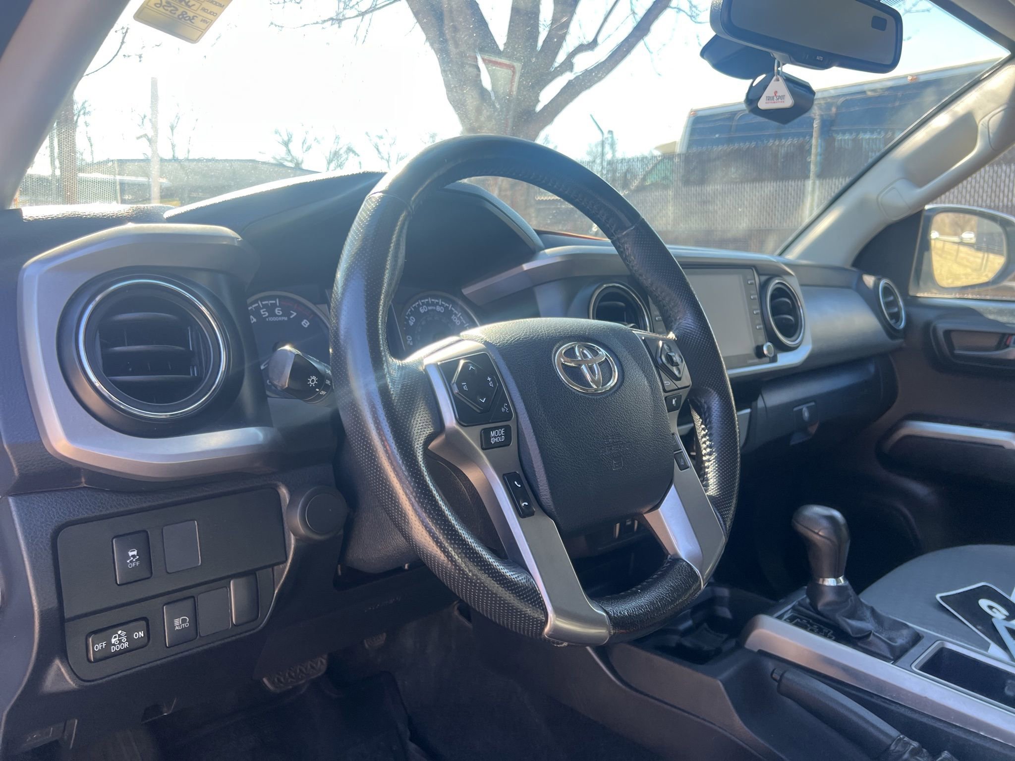 Used 2020 Toyota Tacoma SR5 image 11