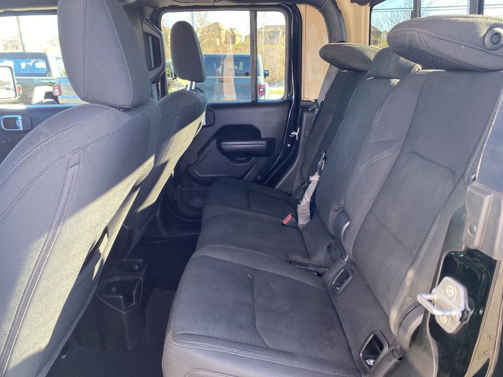 Used 2022 Jeep Gladiator Sport image 16