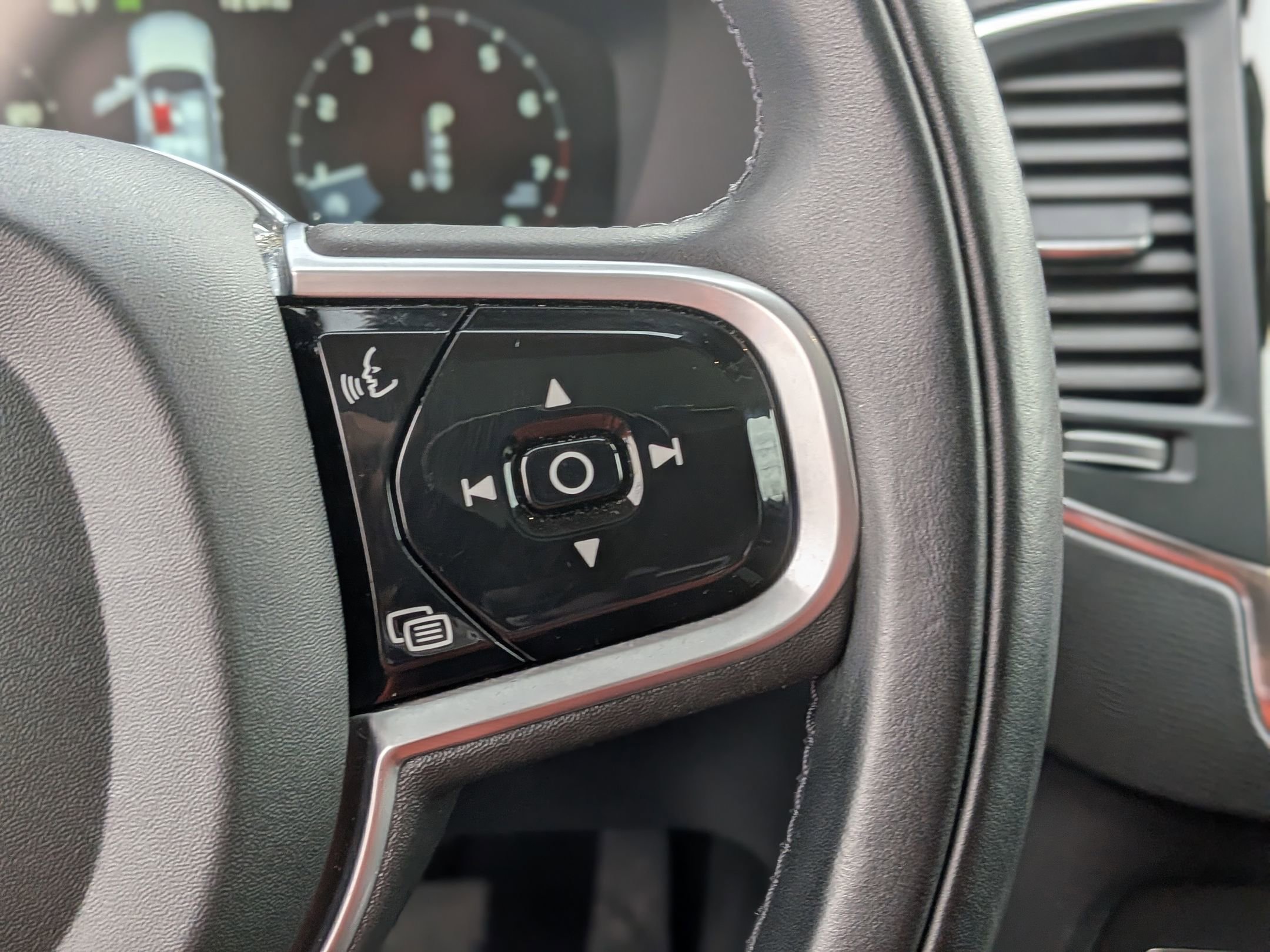 Used 2022 Volvo XC90 T5 Momentum w/ Climate Package image 23