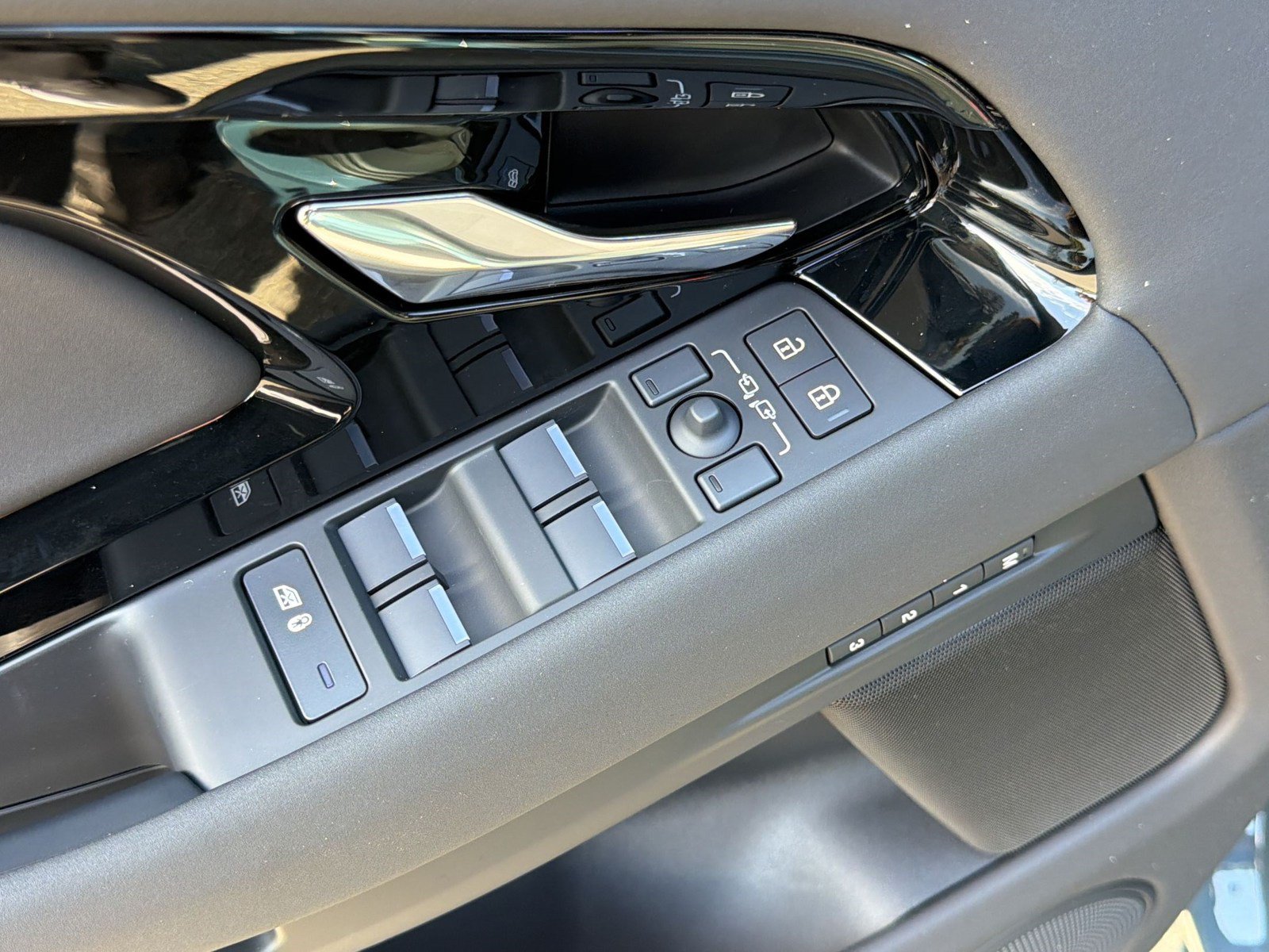 New 2026 Land Rover Range Rover Evoque S AWD/4WD image 28