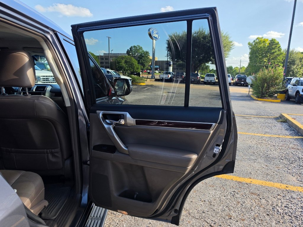 Used 2017 Lexus GX 460 Premium w/ Premium Package AWD/4WD image 18