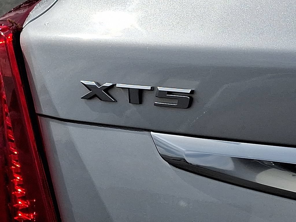 Used 2018 Cadillac XT5 Luxury w/ Driver Awareness Package AWD/4WD image 34