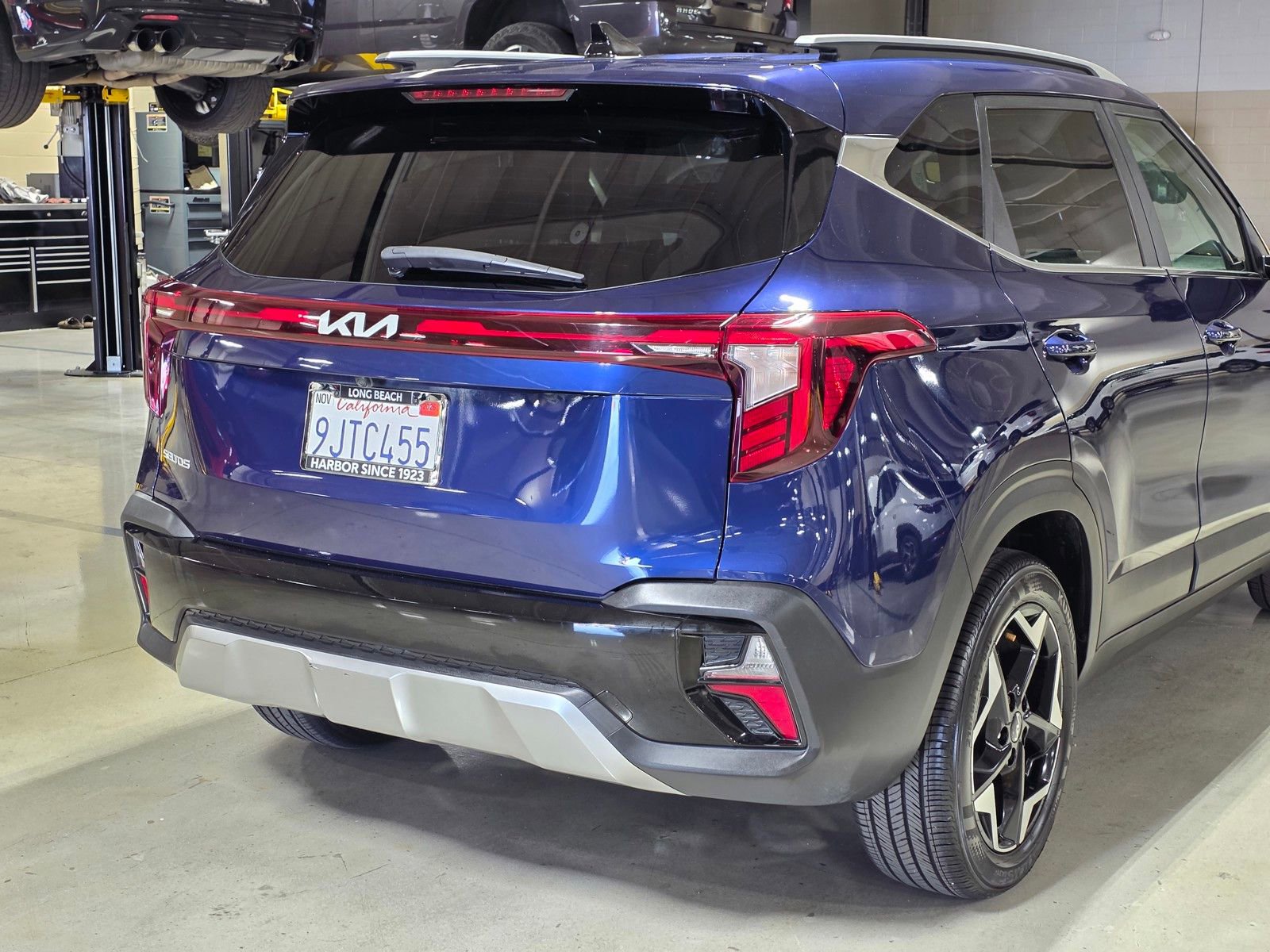 Used 2024 Kia Seltos EX image 11