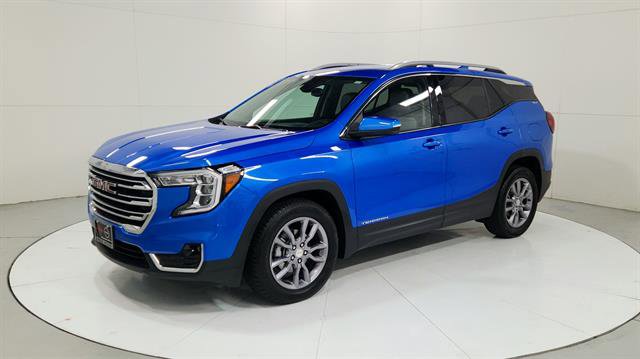 Used 2024 GMC Terrain SLT image 3