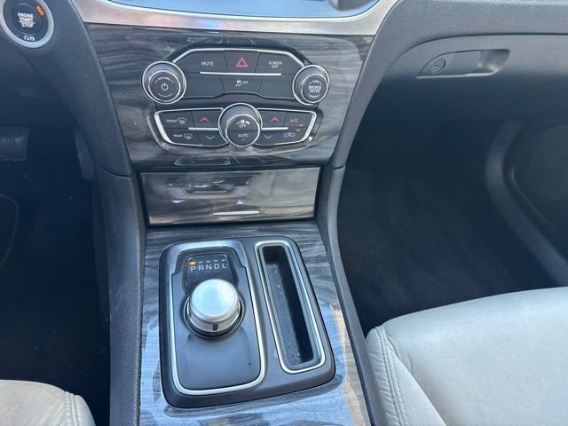 Used 2019 Chrysler 300 Touring w/ Driver Convenience Group RWD image 13