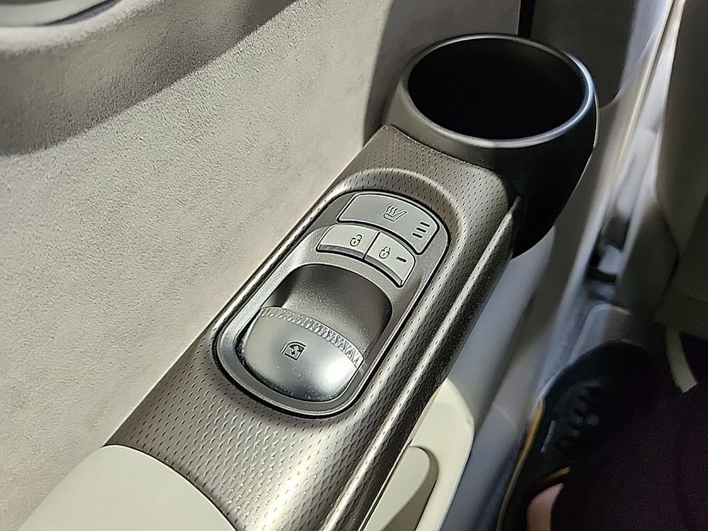 Used 2023 Genesis GV60 Performance image 26