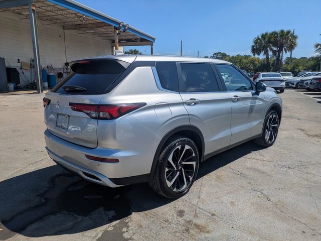 Used 2024 Mitsubishi Outlander SE image 3