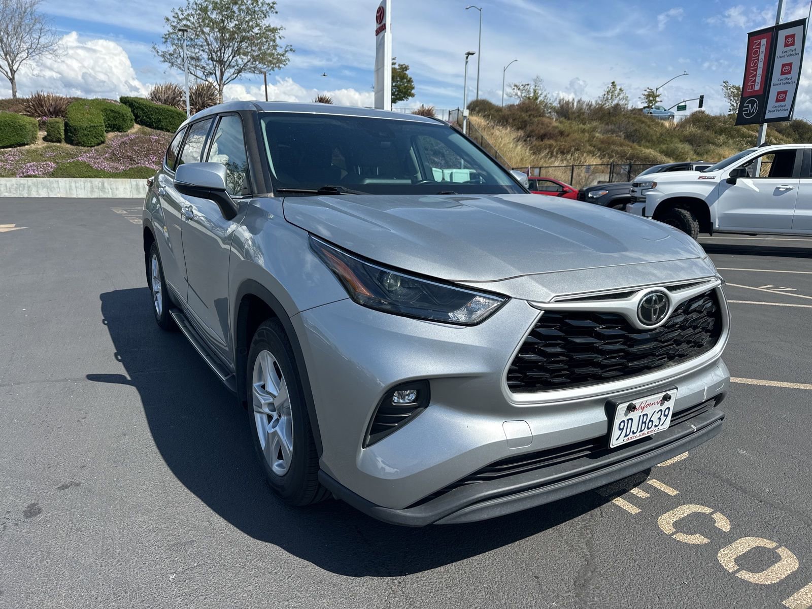 Used 2022 Toyota Highlander LE image 1