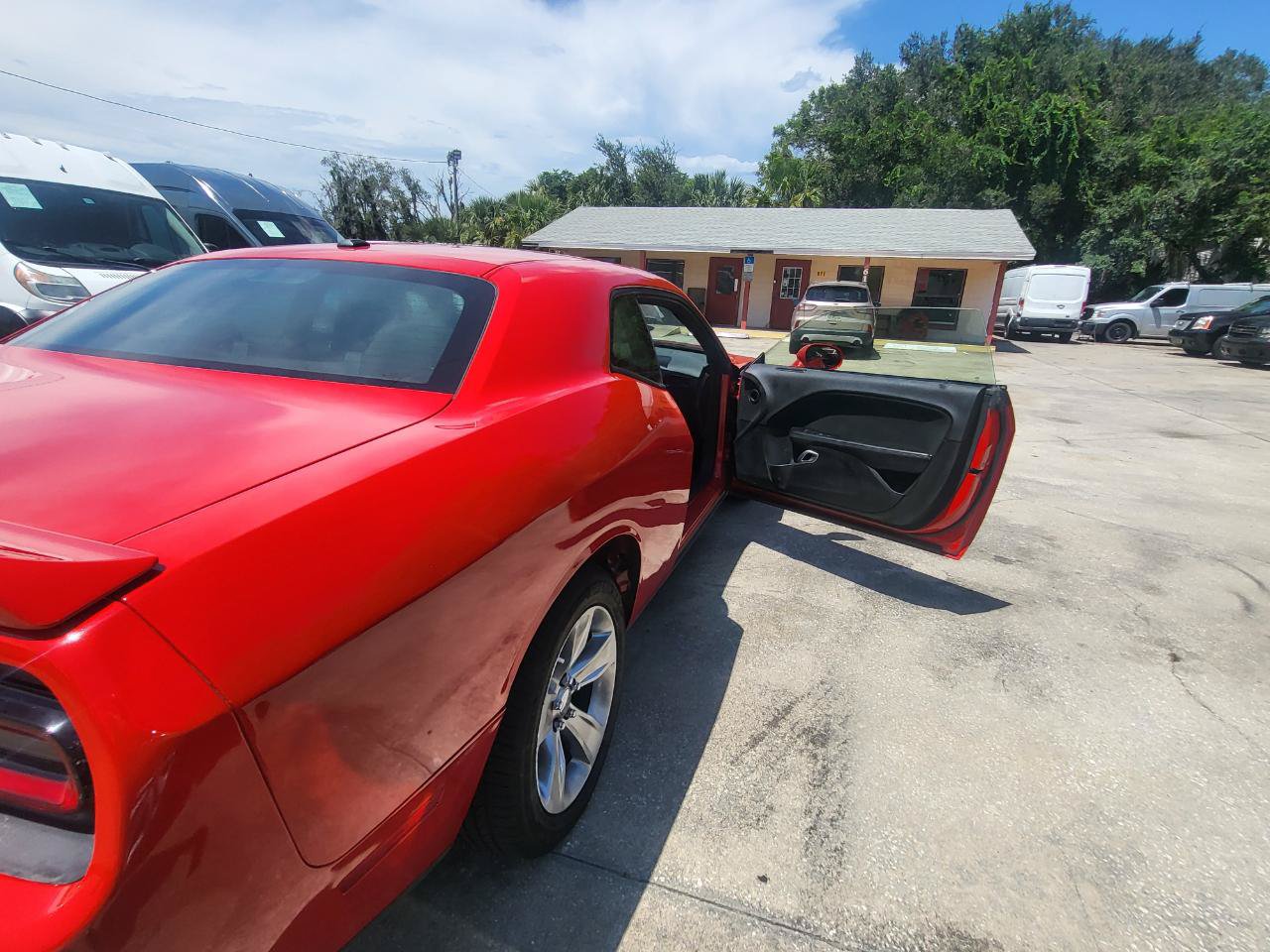 Used 2020 Dodge Challenger SXT RWD image 31