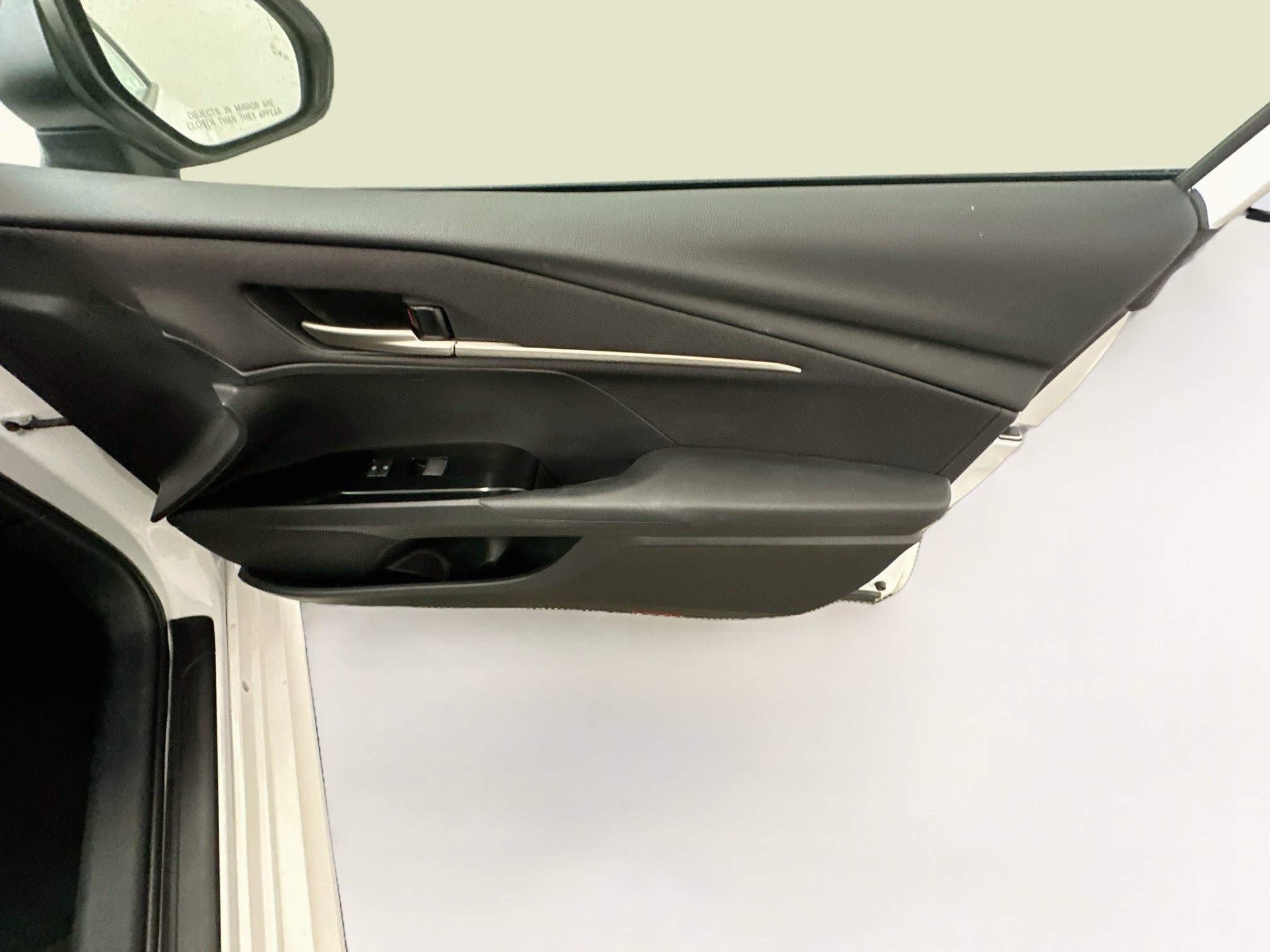 Used 2026 Toyota Camry SE FWD image 32