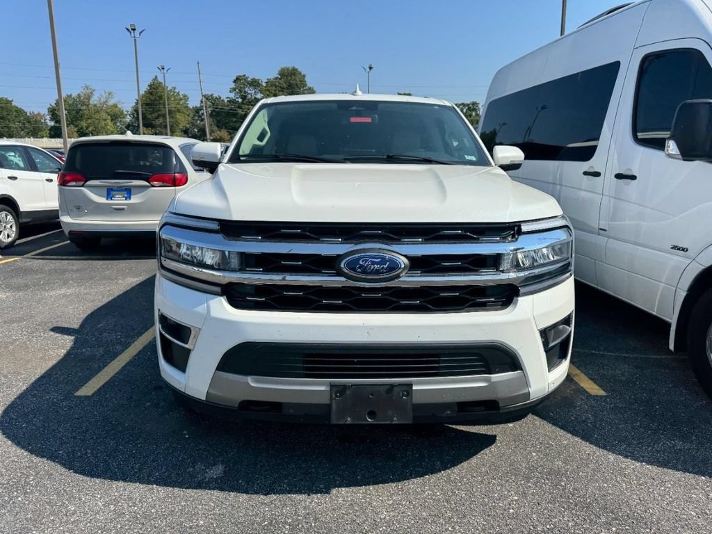 Used 2023 Ford Expedition Limited AWD/4WD image 3