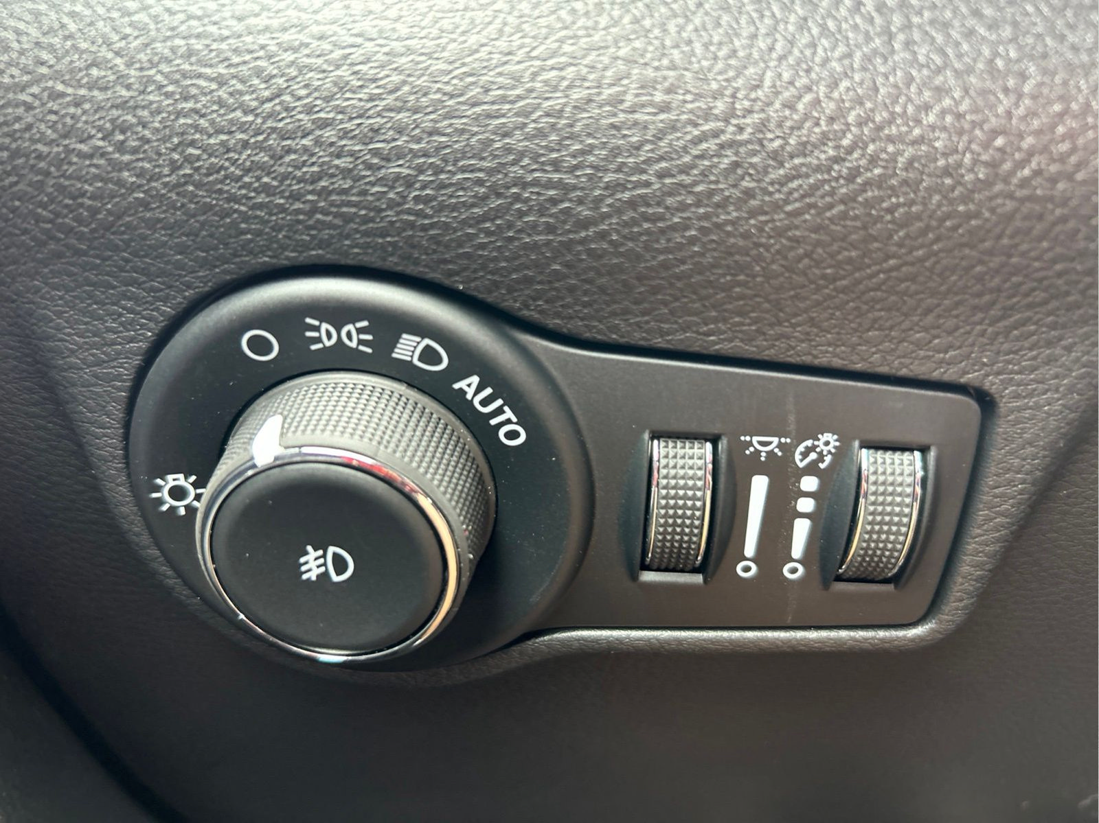 New 2026 Jeep Compass Latitude AWD/4WD image 25