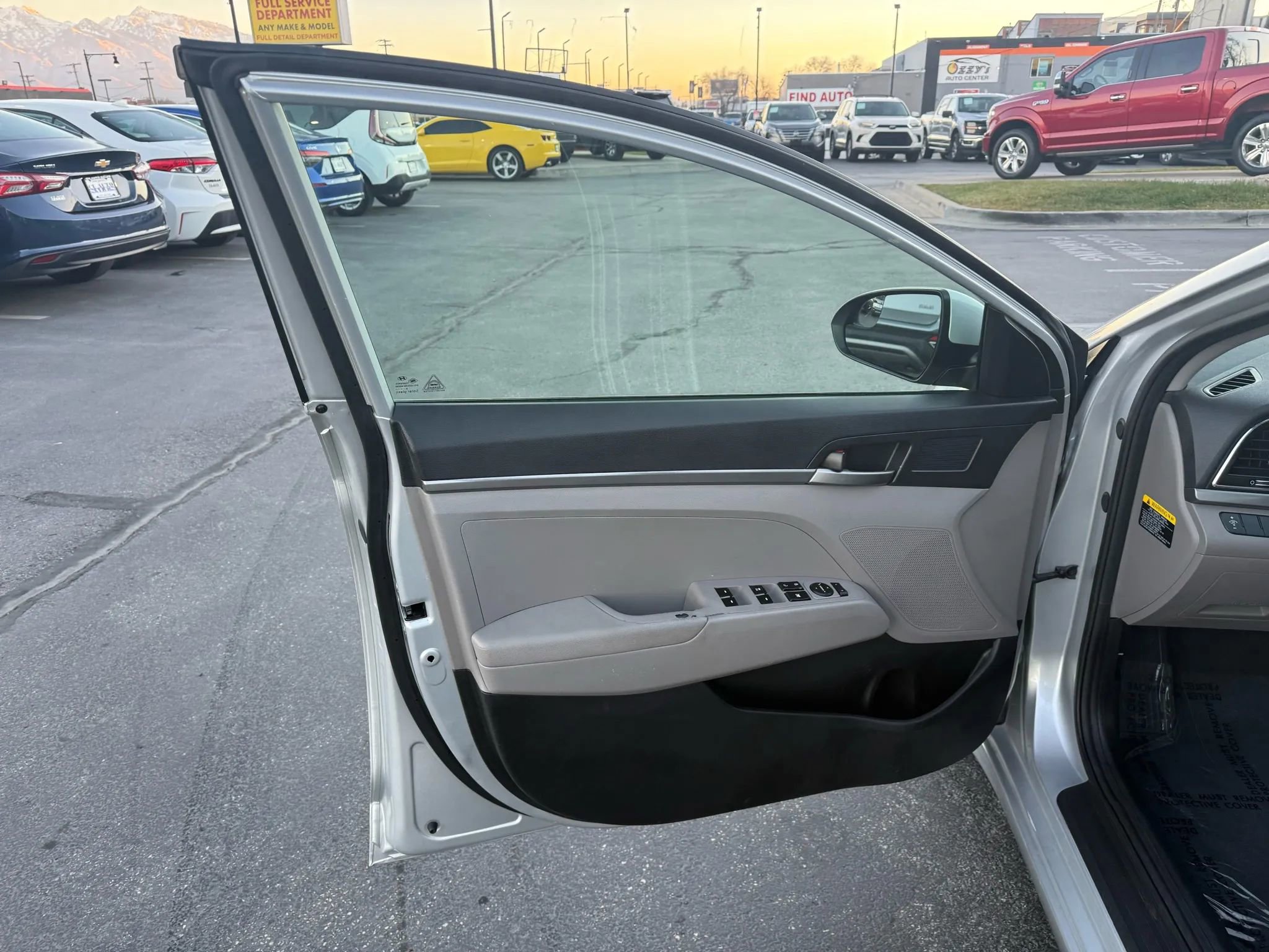 Used 2018 Hyundai Elantra SE w/ SE Connectivity Package 04 image 21