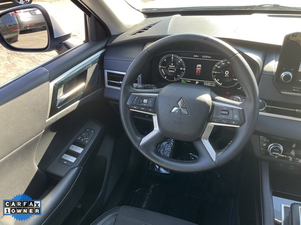 Used 2023 Mitsubishi Outlander SE image 38