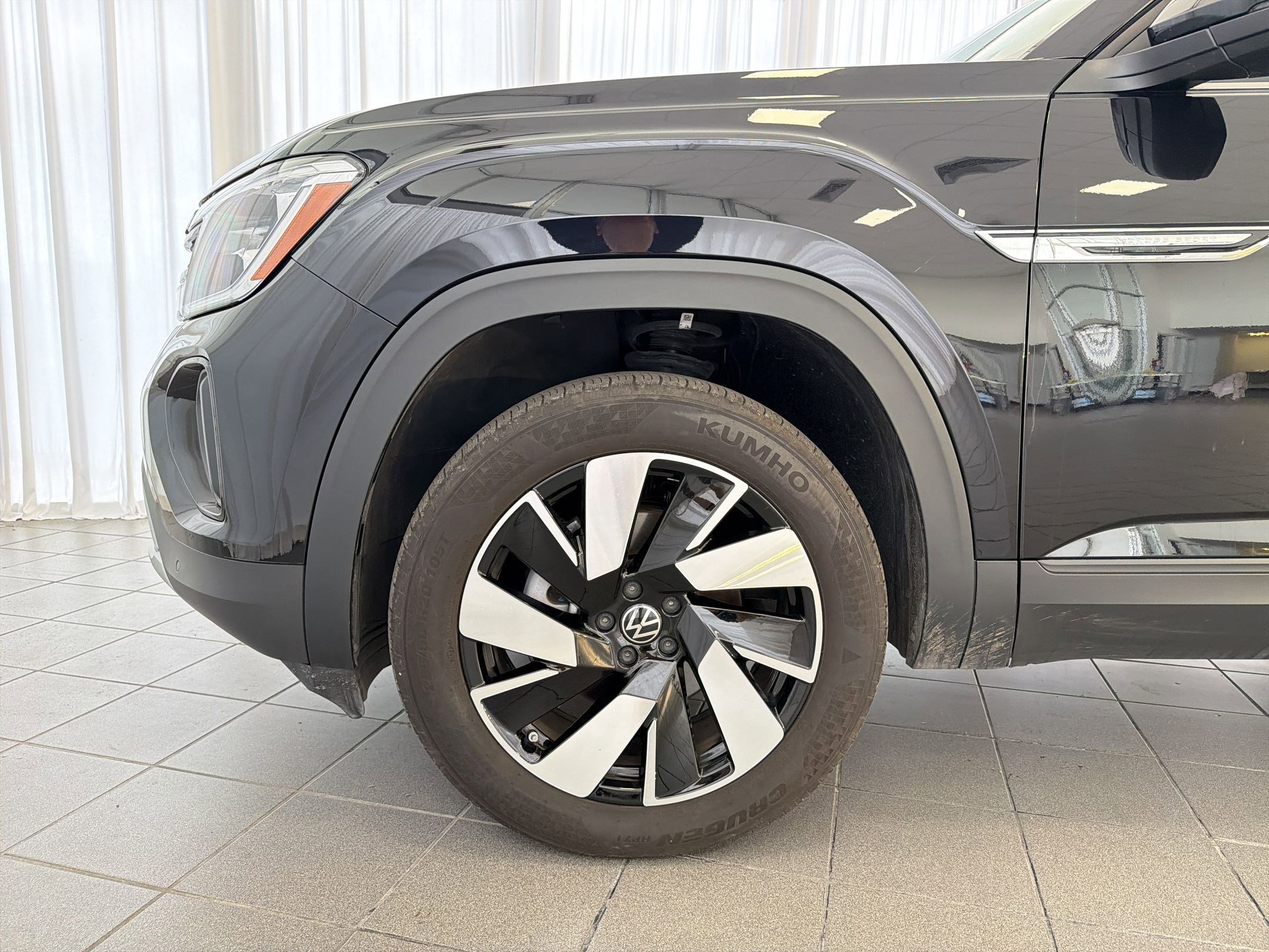 Used 2025 Volkswagen Atlas Cross Sport SE FWD image 12