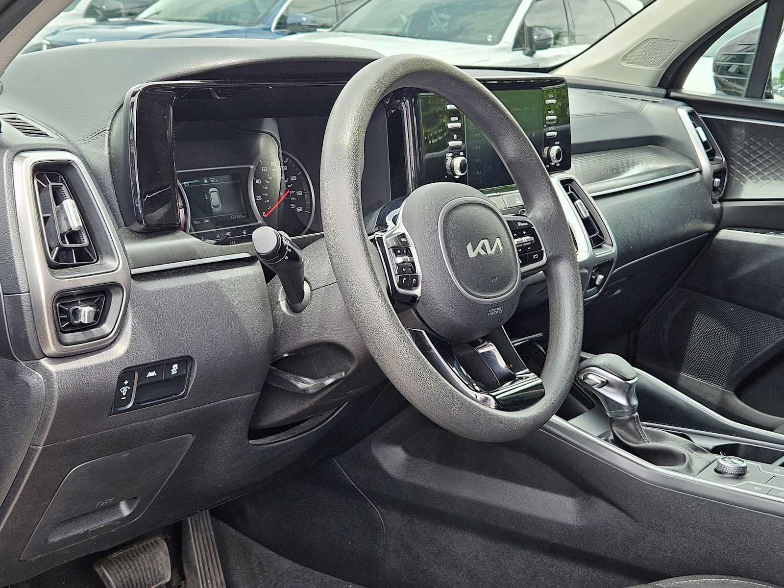 Used 2022 Kia Sorento LX FWD image 2
