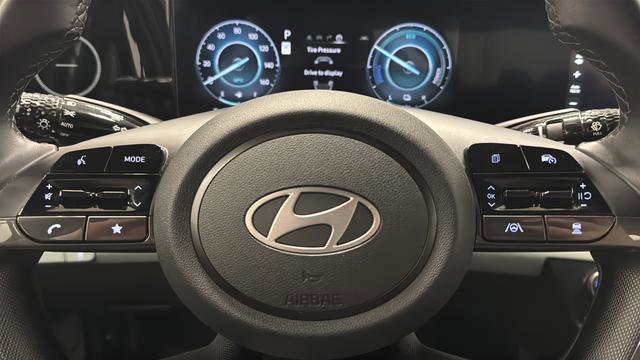 Used 2024 Hyundai Elantra Limited FWD image 16