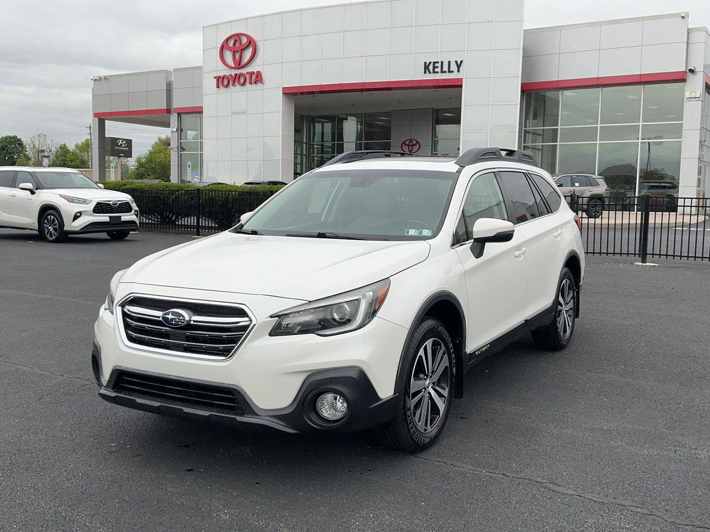 Used 2019 Subaru Outback 2.5i Limited AWD/4WD image 1