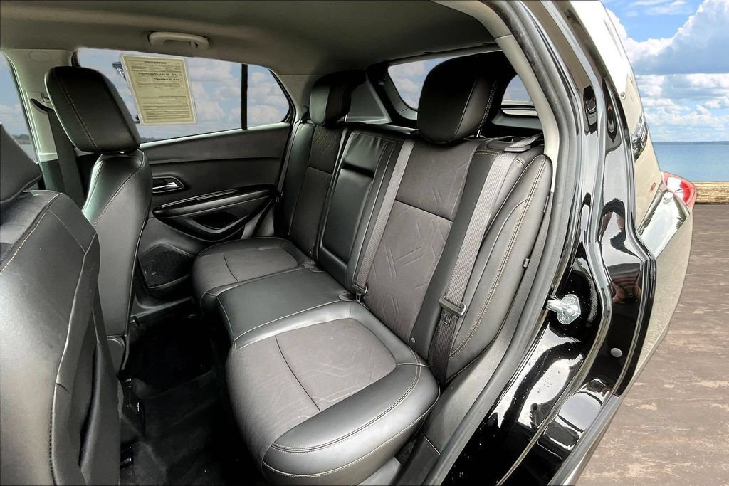 Used 2022 Chevrolet Trax LT w/ LT Convenience Package AWD/4WD image 23