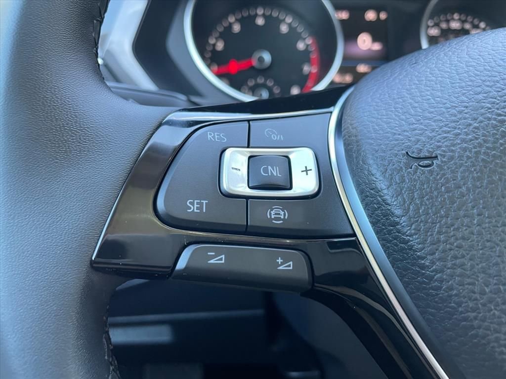 Used 2020 Volkswagen Tiguan SE w/ Panoramic Sunroof Package image 7