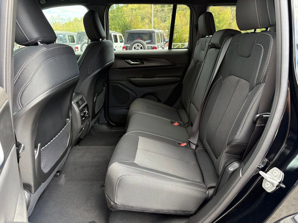 New 2025 Jeep Grand Cherokee Laredo X w/ Luxury Tech Group I image 14