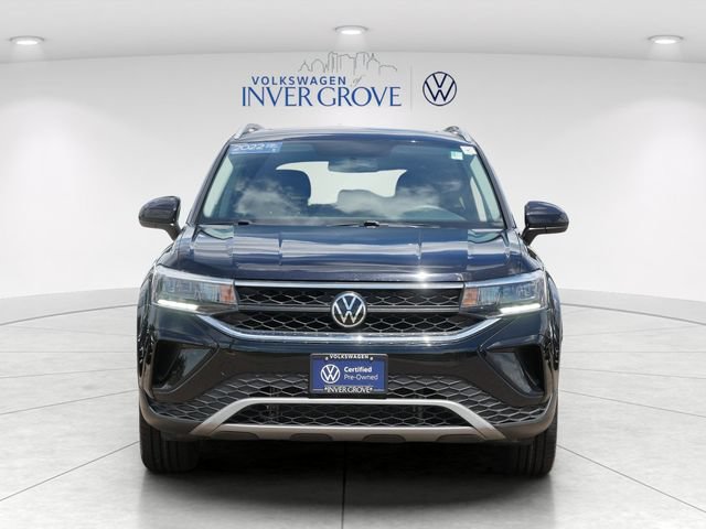 Certified 2022 Volkswagen Taos SE FWD image 2