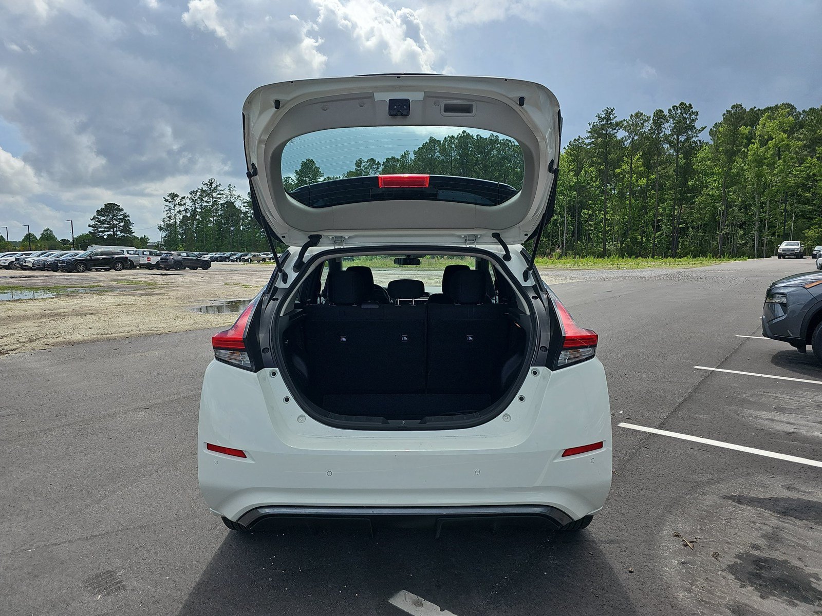 Used 2024 Nissan Leaf S FWD image 14