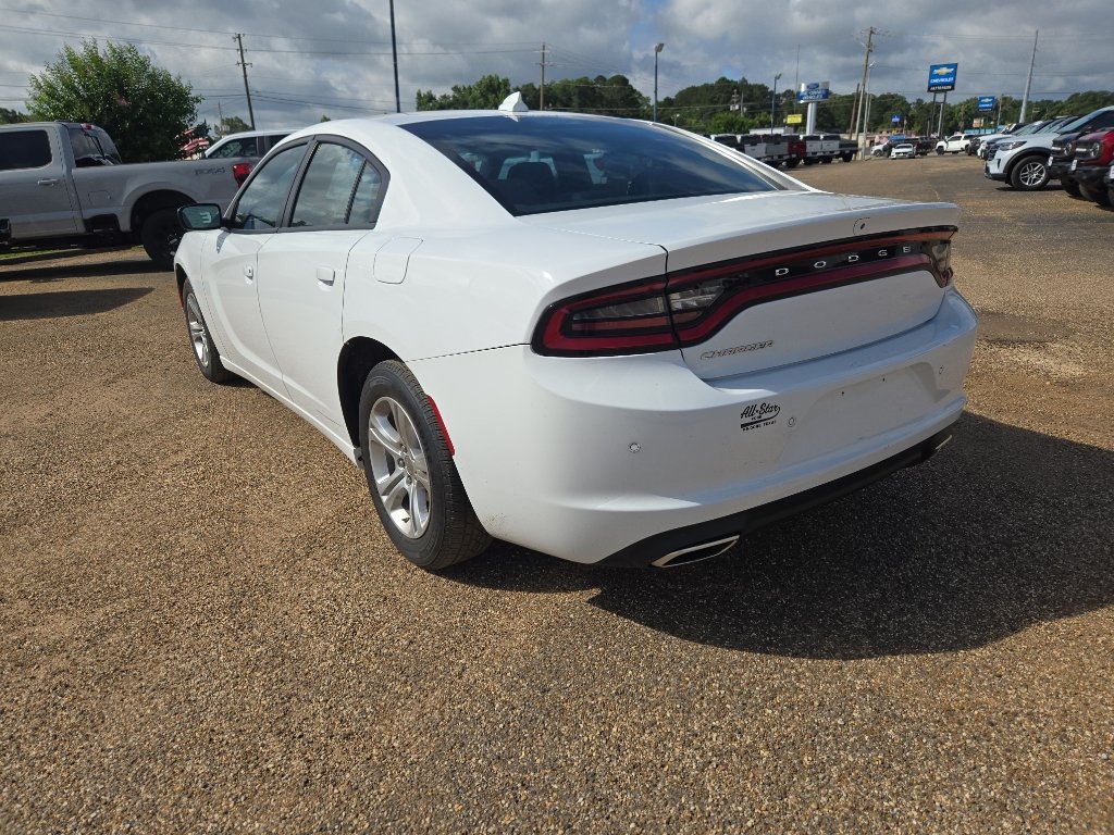 Used 2023 Dodge Charger SXT RWD image 2