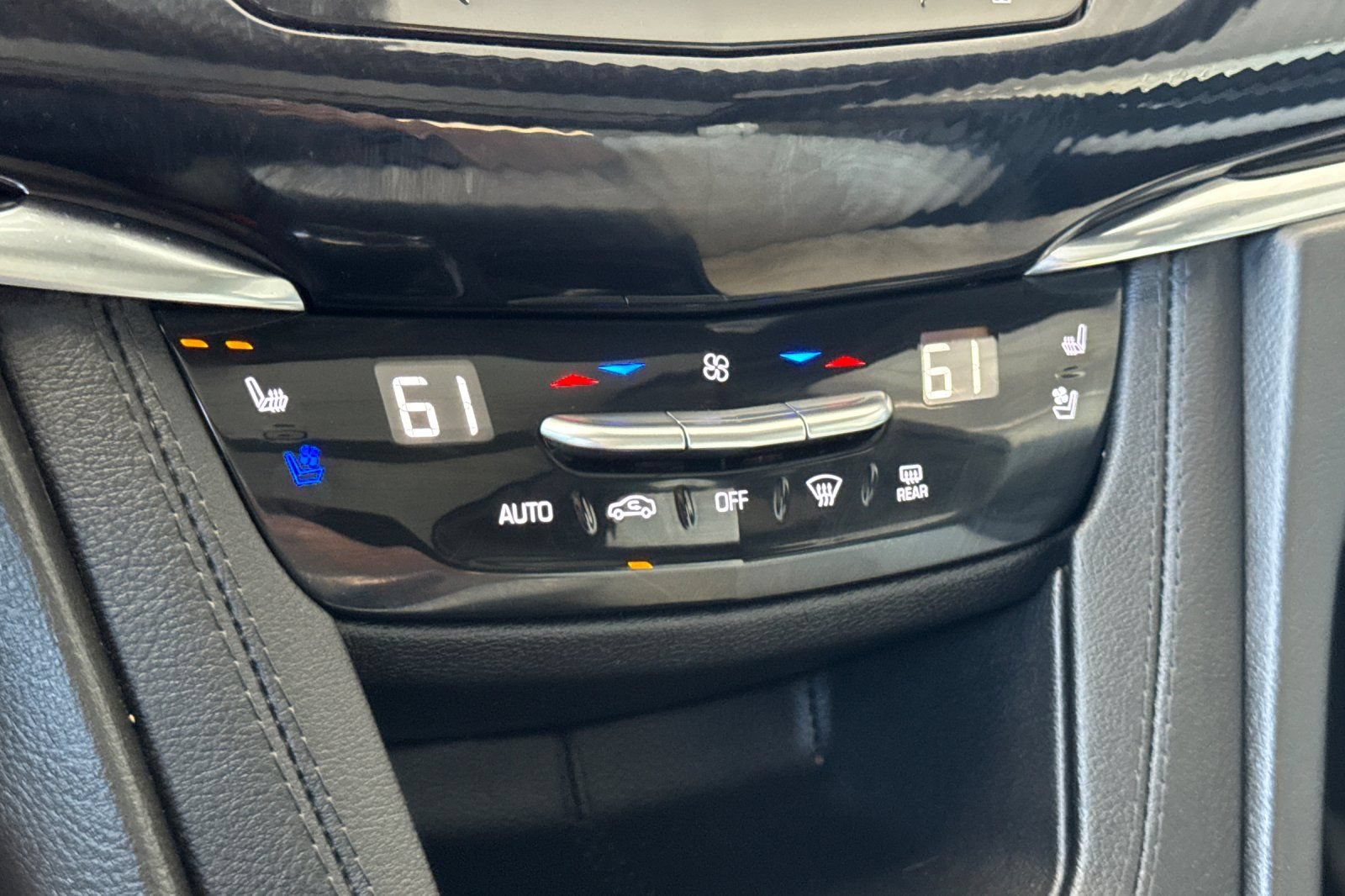 Used 2023 Cadillac XT6 Sport w/ Technology Package AWD/4WD image 26