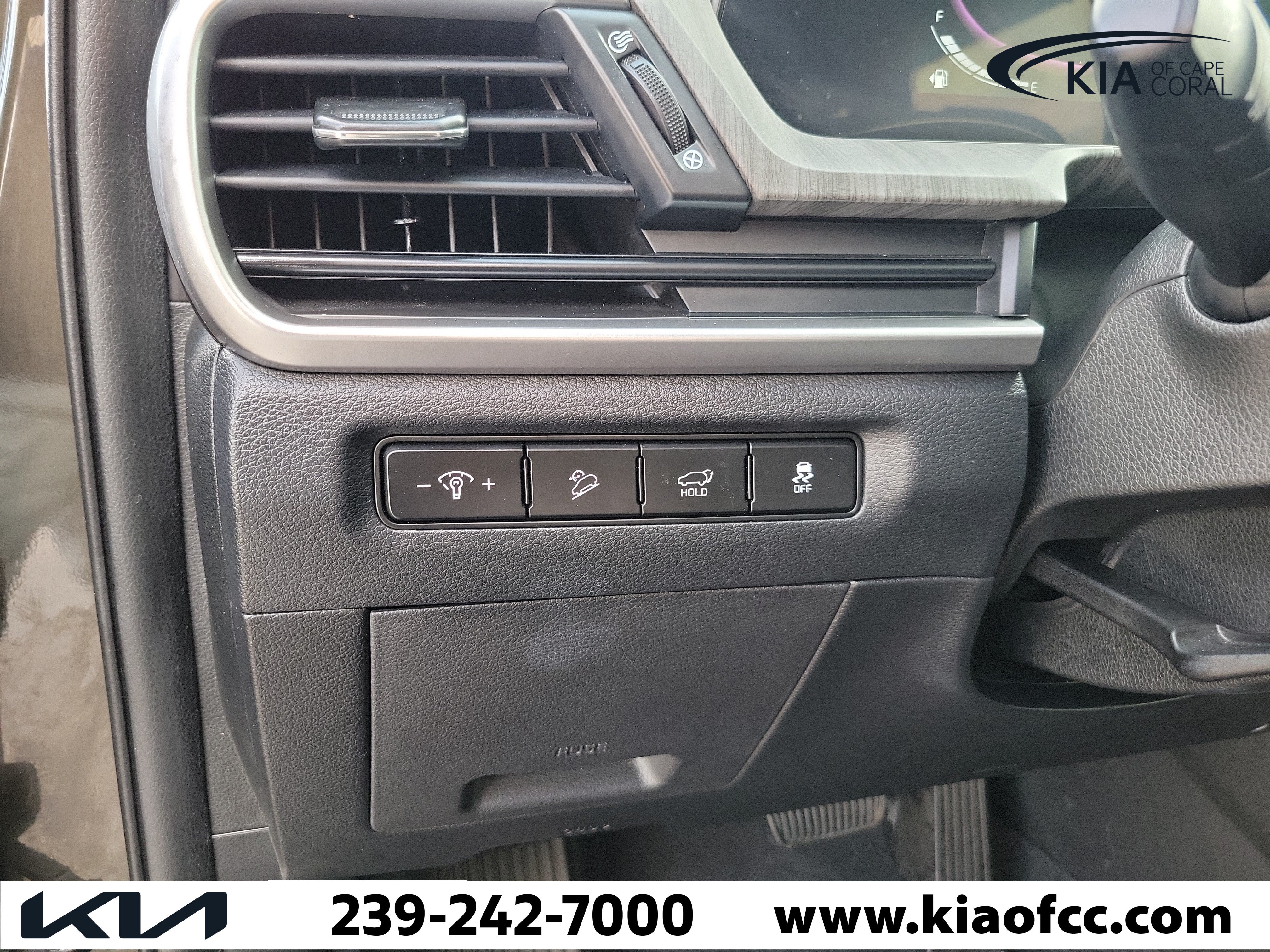 Certified 2024 Kia Telluride EX w/ EX Captain's Chair Package FWD image 25