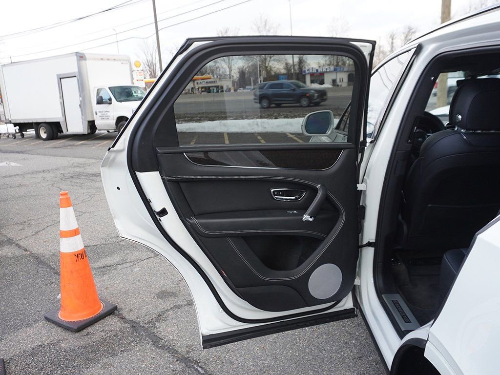 Used 2019 Bentley Bentayga AWD/4WD image 31