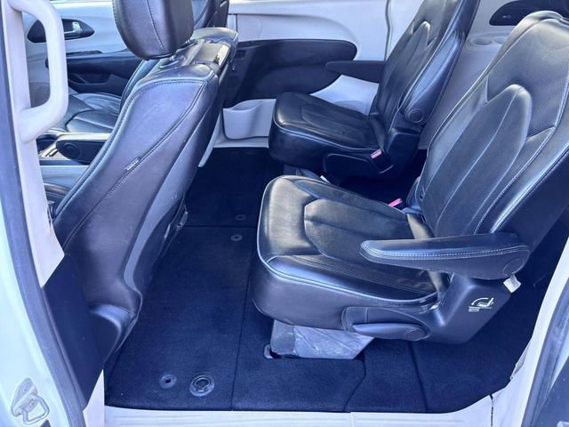 Used 2020 Chrysler Pacifica Limited image 26