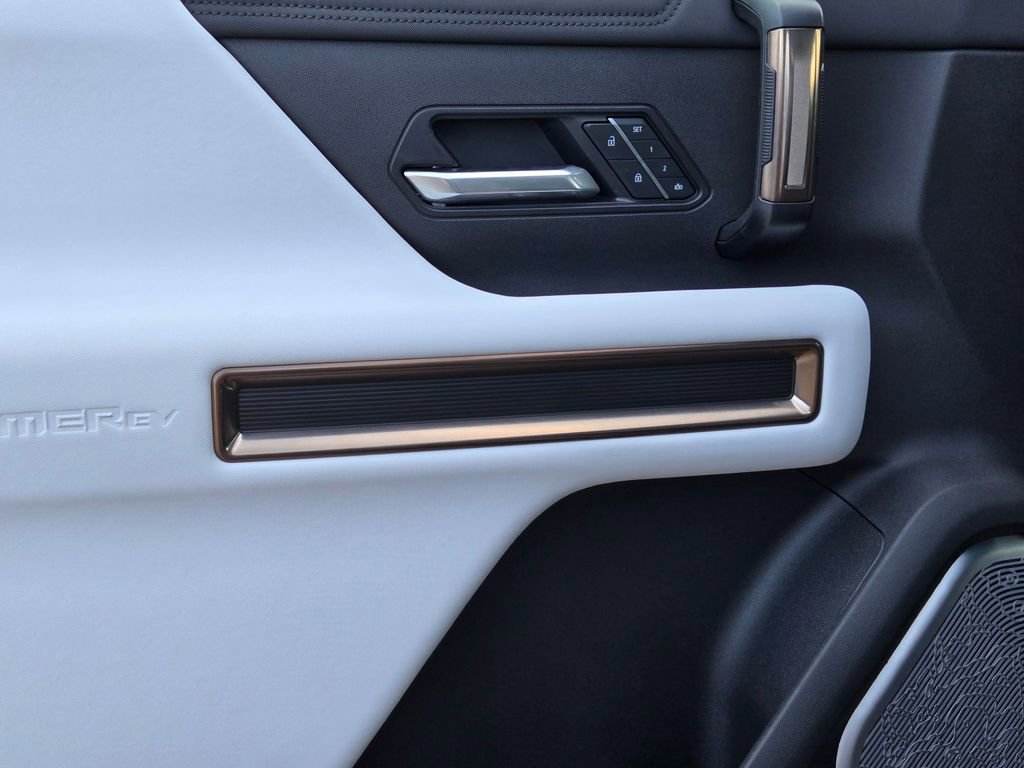 Used 2025 GMC Hummer EV 3X w/ LPO, Dark Essentials Package image 25