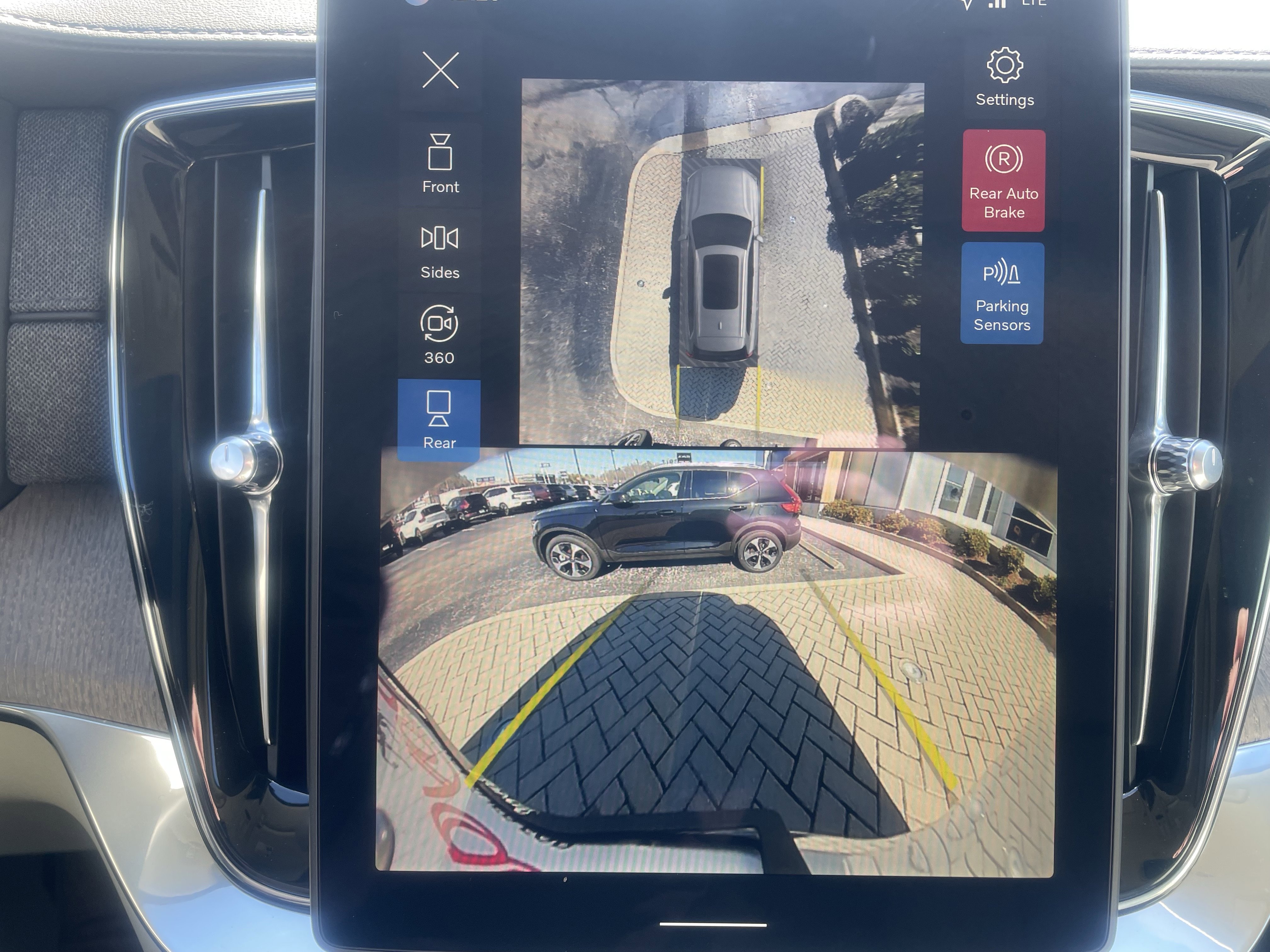 New 2026 Volvo XC90 B6 Ultra w/ Protection Package image 18