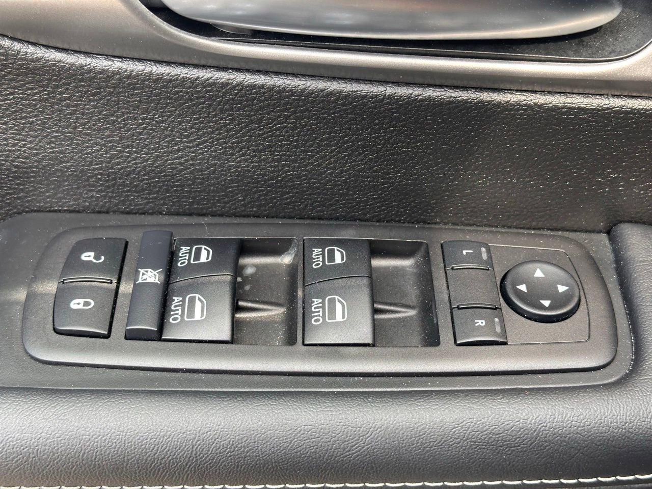 Used 2026 Chrysler Pacifica Select image 26